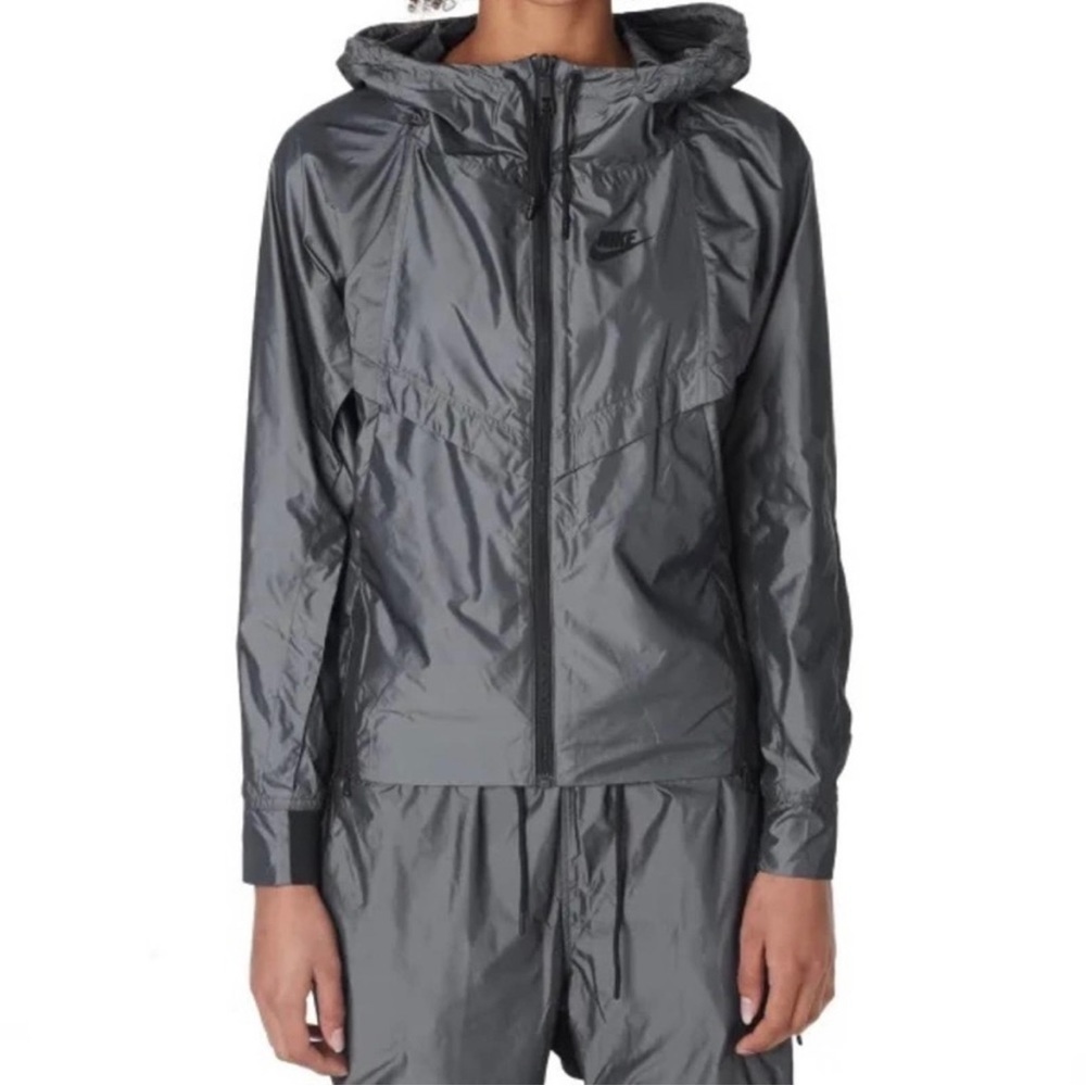 NIKE Women's Woven T2 Jacket in Deep Pewter
